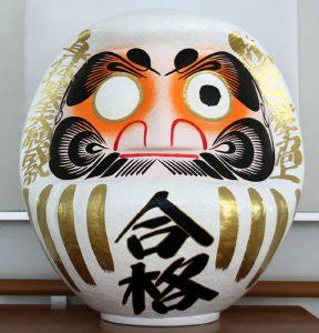 合格祈願だるまに左目が入りました